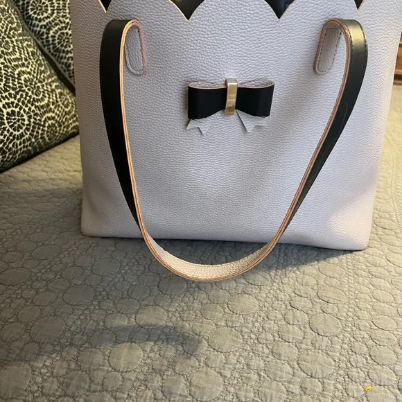 Can't remember the brand but it's a very pretty tote - Picture 2 of 3